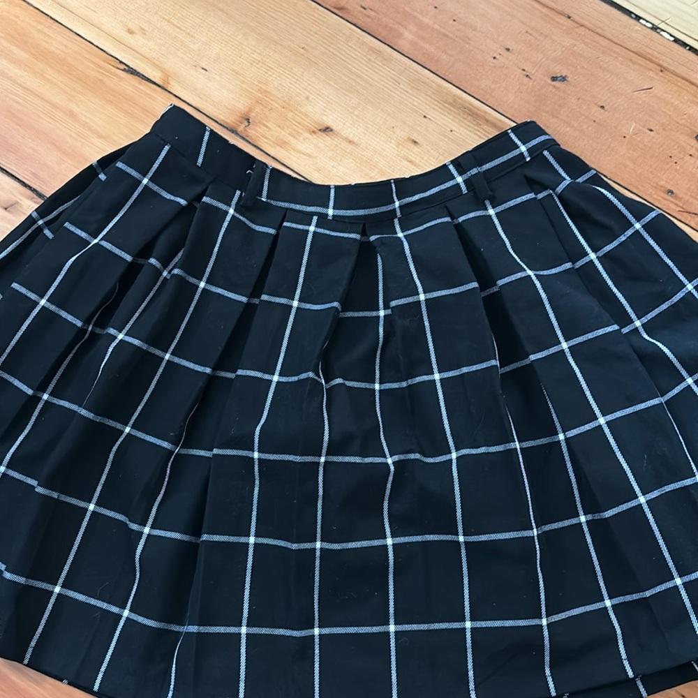 Black and White Hot Topic skirt